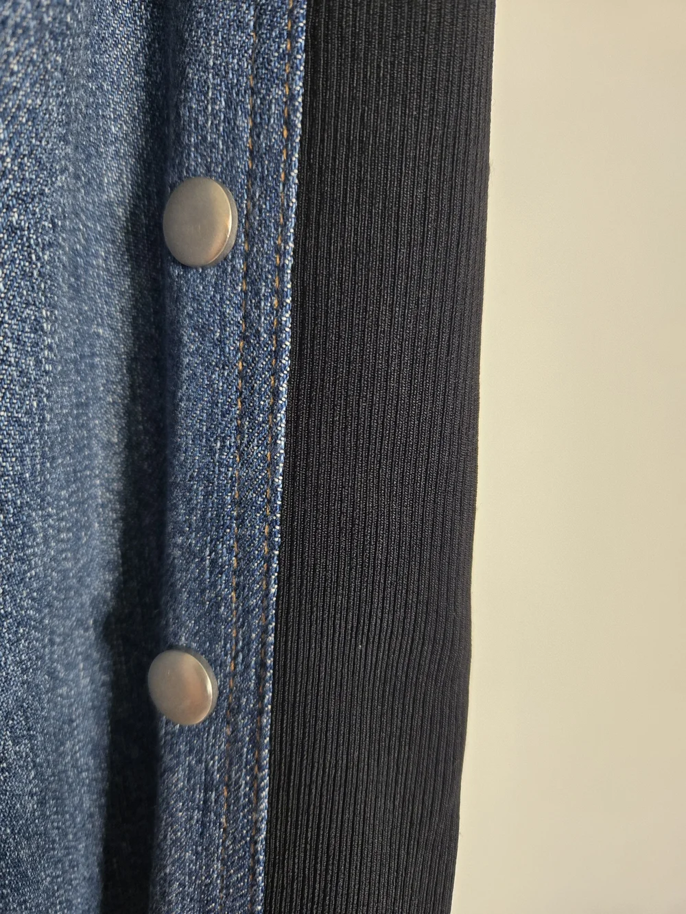 Alice + Olivia Two-Tone Wide Leg Snap-Trim Jeans in Denim Blue and Black Size 26 - Picture 7 of 13